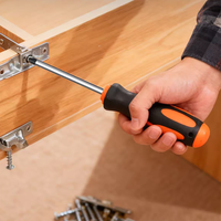Ensemble d'outils multifonctionnels pour la maison, kit de réparation pour électriciens et charpentiers avec pinces, tournevis et couteau utilitaire.