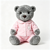 Peluche Ours Gris Moelleux avec Tenue de Nuit en Dentelle Délicate et Motif Lapin Mignon, Compagnon de Sommeil