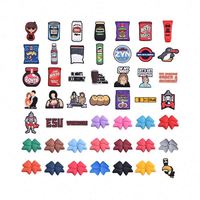 Vente en gros de breloques de chaussures en PVC de créateur personnalisées pour la Saint-Valentin décorations en vrac pour chaussures et sabots accessoires sur le thème du football