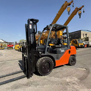 Montacargas Usado TOYOTA de Servicio Pesado, 3 Toneladas, FD50, Diésel Japonés, Apilador con Mástil de 3 Etapas, Desplazamiento Lateral, Longitud de Horquilla de 1220 mm, 125 mm - Product Image 1