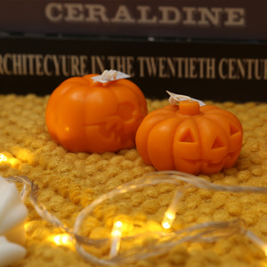 Vela artesanal decorativa con forma de fruta para Halloween, de cera de parafina perfumada, ideal para fiestas y celebraciones. - Product Image 3