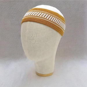 Chapeau Kufi tricoté multicolore élégant avec bonnet de prière ethnique pour homme et chapeau Kopiah de voyage pour usage quotidien – Vente en gros - Product Image 6