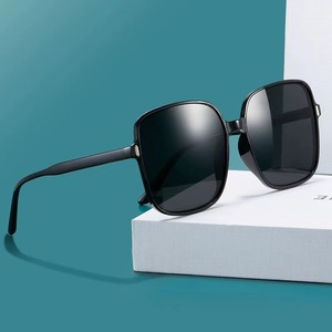 Lunettes de soleil surdimensionnées à monture carrée pour femmes, monture noire en PC, verres AC, protection UV375, type 3, style coréen tendance - Product Image 5