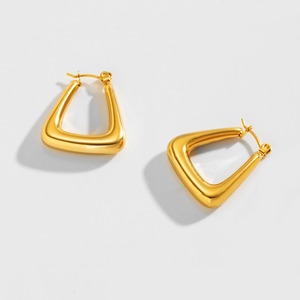 Thiết Kế Đơn Giản Bông Tai Tam Giác Mạ Vàng 18K Nữ Hình Học Khóa Tai Bằng Thép Titan Bán Buôn - Product Image 4