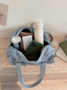 Sac sous le bras bleu clair vintage en jean, fermeture boutonnée, doux et pliable, style coréen frais, pour le travail et les trajets quotidiens - Product Image 4