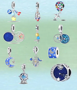 Colgante de Aleación Premium con Diseño de Flor de Circonio y Luna Espacial, Abalorio Encantador para Mujer, Regalo Festivo de Lujo Ligero - Product Image 1