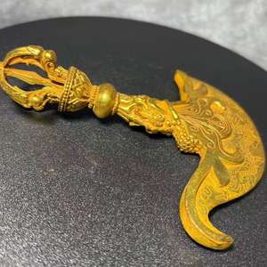 Exquisites vergoldetes tibetisches Vajra-Axt-Ornament, traditionelle buddhistische Dekoration für Zuhause und Schreibtisch, Segensgeschenk - Product Image 3