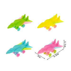Jouets d'avion à réaction à <span class=keywords><strong>prix</strong></span> abordable, promotion en gros, mini-jouets d'avion en plastique avec ailes pliables, jouets d'avion déformables - Product Image 1
