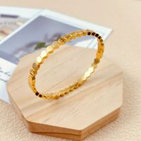 Bracelet minimaliste tendance en acier inoxydable pour femme, motif nid d'abeille géométrique, bijou cadeau polyvalent, unique, luxe léger, inaltérable