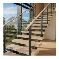 Escalier droit moderne intérieur personnalisé en acier métallique avec marches en marbre pour garde-corps en verre, villa, hall