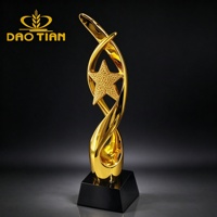 Trophée moderne en résine avec ruban torsadé et étoile dorée, base élégante en cristal, pour récompense de film, de musique, de gala, d'anniversaire, souvenir ou cadeau