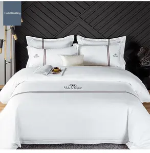 Conjunto de cama com logotipo bordado, conjunto de roupa de cama 100% algodão branco com colcha, lençol, cobertura, roupa de cama