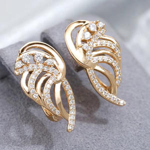 Boucles d'oreilles clous Mintore en cristal et strass, plaqué or, sertissage canal, pour femme, luxe, usage quotidien - Product Image 4