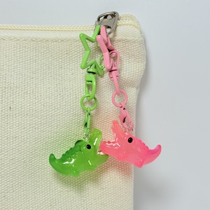 Porte-clés en résine transparente en forme de mini-alligator de dessin animé, breloques crocodile, mousqueton étoile, anneau porte-clés, décoration animale Kawaii, vente en gros - Product Image 2