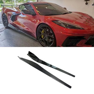 สเกิร์ตข้างรถยนต์ลายคาร์บอนไฟเบอร์แท้ พร้อมสปอยเลอร์กันกระแทก สำหรับ Chevrolet Corvette C8 5VM 2020-IN ชุดแต่งรถยนต์ - Product Image 1