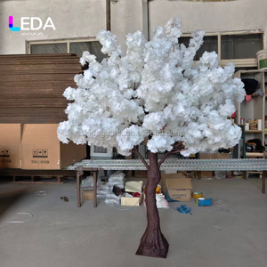 Arbres artificiels de cerisier rouges de 1,5 m, couleur personnalisée LEDA, pour centres de table, décoration d'allée de mariage, décoration de scène et de table pour événements. - Product Image 6