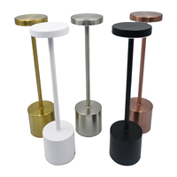 Lampe de nuit créative en forme de H de style Ins Lampe de bureau à chargement portable Armoire de lit décorative Petite lampe de bureau avec touche tricolore