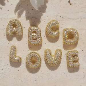 Collana con Ciondolo Iniziale in Zircone Placcato Oro 18K, Charm a Bolla con Lettera Unisex, Gioiello Alfabetico Trendy Personalizzabile - Product Image 3