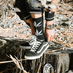 Chaussettes en cuir décontractées pour hommes, style nordique, pour l'automne, avec logo personnalisé, respirantes, mi-mollet, vente en gros - Product Image 3