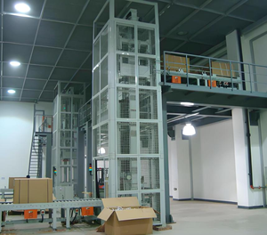 Convoyeur vertical à mouvement alternatif de type Z, élévateur automatisé de transfert de cartons entre étages pour ligne d'assemblage d'emballage - Product Image 3