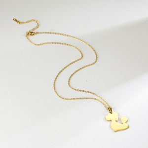 Joyería Que No Se Deslustra de Acero Inoxidable para Fiestas Regalo del Día de la Madre Collar de Mamá Abrazando a Bebé Colgante de Corazón Hueco Empalmado - Product Image 4