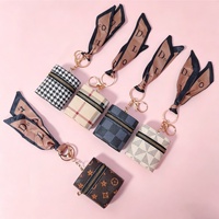 Mini porte-rouge à lèvres en cuir avec foulard en soie, étui élégant pour baume à lèvres/écouteurs, accessoire de sac à main pour femmes