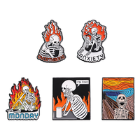 Épingles à revers en émail doux avec impression UV, motif Simpsons amusant, finition nickel noir, pour vêtements de remise de diplôme, vente en gros