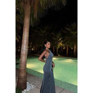 Robe de soirée anthracite style bal de promo avec col montant, style simple, ornée de perles, de sequins et de plumes, tailles XS à XL - Product Image 2