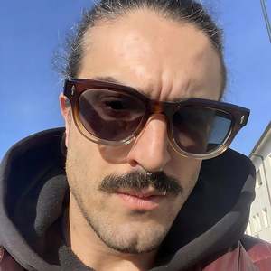 Gafas de Sol Retro de Moda 2025 con Logotipo Personalizado, Montura Grande con Remaches, Protección UV400, para Mujer y Hombre, para Conducir - Product Image 2