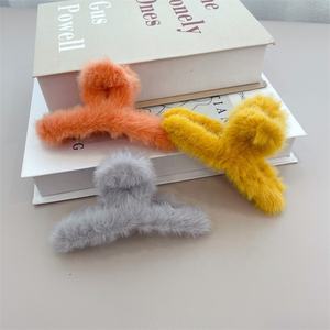 Big Size Plastic Cross Winter Warme Harige Haar Klem Accessoires Pluche Massaal Haar Klauwen Stof Bont Klauw Haar Clips - Product Image 6