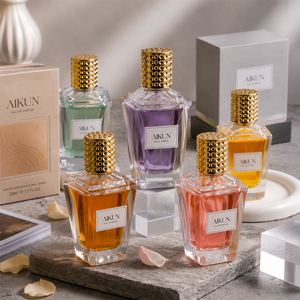 Aikun Boutique Brand - Set de Perfume Eau de Parfum Personalizado en Botella de Cristal Facetado de 50 ml con Tapa Metálica Dorada y Logotipo de Níquel en Caja de Lujo - Product Image 1