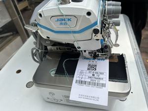 Machine à surjeter industrielle automatique Jack C7 AI - Product Image 5