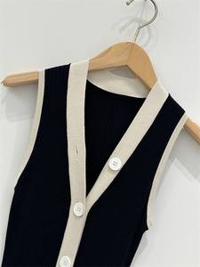 Blusa de Punto sin Mangas con Cuello en V Profundo, Diseño de Bloques de Color, Control de Abdomen, Ajuste Regular, Estilo Vintage Francés para Mujer - Product Image 2