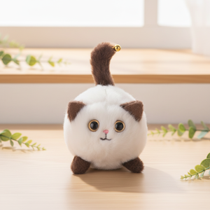 Porte-clés en peluche personnalisé pour chat de 10 cm, jouet en peluche mignon, tissu super doux avec coton biologique et coton PP, unisexe SAKURA MING - Product Image 1