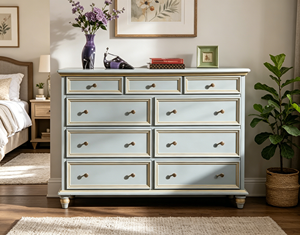 Commode traditionnelle bleu clair à 10 tiroirs avec garniture et boutons dorés pour le rangement de la chambre - Product Image 1