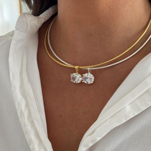 YF8439 [Video Dimostrativo del Prodotto] Collana da Donna Impermeabile con Ciondolo Grande in Zirconia Cubica, Catena a Serpente in Acciaio Inossidabile Placcato <span class=keywords><strong>Oro</strong></span> 18K - Product Image 3
