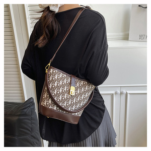 2025 <b>Women's</b> New Fashionable Trendy Printed <b>Bucket</b> <b>Bag</b> Large Capacity Crossbody Shoulder Shopping <b>Bag</b> Versatile Lady Style - Product Image 3