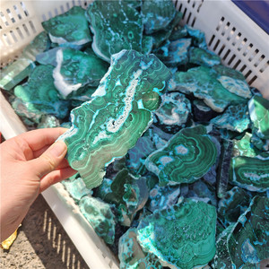 Tranches de malachite verte, pierre énergétique DIY, pierre précieuse de poche polie, technique de gravure à la main - Product Image 3