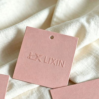 Étiquette en papier gaufré personnalisée, étiquette suspendue pour vêtements, logo personnalisé, étiquette de marque pour vêtements