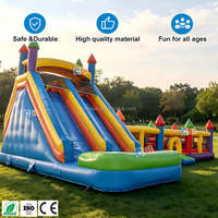 Aire de jeux gonflable géante commerciale avec toboggan et château gonflable pour la location d'événements d'été en plein air