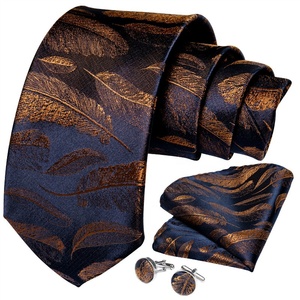 <span class=keywords><strong>Corbatas</strong></span> de Seda para Hombre Hi-Tie al por Mayor, Diseño Personalizado en Azul Oscuro y Dorado, con Pañuelo de Bolsillo - Product Image 2
