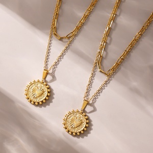 Coeur de pêche double face à la mode et pendentif lettre anglaise sur collier chaîne à maillons style grande roue pour les femmes - Product Image 1