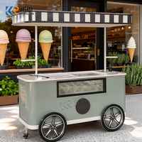 Mobiele gelato-ijsverkoopapparatuur met displayvriezer, commerciële ijslolly-verkoopkar voor straat- en buitenevenementen