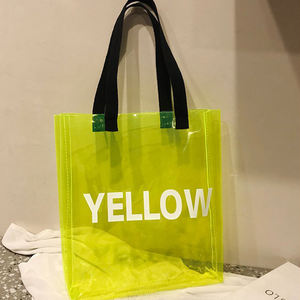 <span class=keywords><strong>Sac</strong></span> <span class=keywords><strong>de</strong></span> <span class=keywords><strong>plage</strong></span> d'été en plastique transparent imperméable <span class=keywords><strong>de</strong></span> couleur bonbon <span class=keywords><strong>Sac</strong></span> à main fourre-tout en PVC transparent pour femmes avec motif <span class=keywords><strong>de</strong></span> lettres - Product Image 4