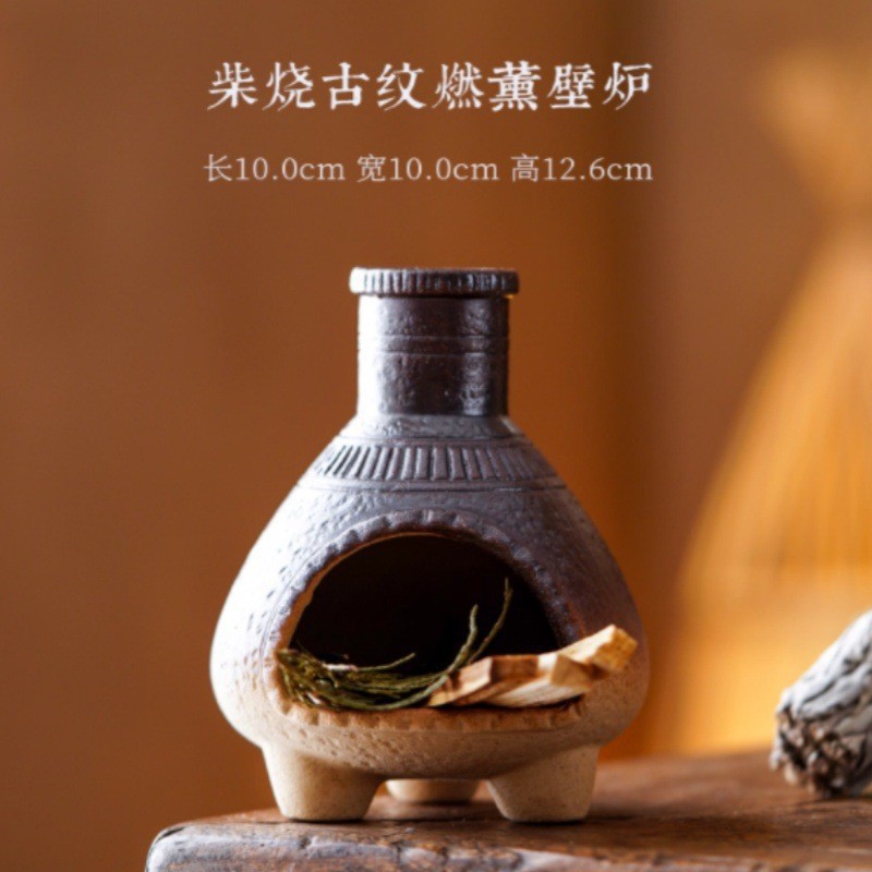 Pequeña chimenea con patrón antiguo degradado