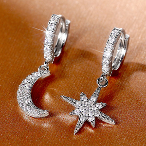 Orecchini a Stella a Otto Punte con Cristalli Lunari per Donne, Accessori Eleganti e Celesti per Uso Quotidiano - Product Image 1