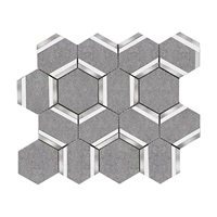 Pierre de marbre noir et blanc avec laiton métal fini plume motif Jet d'eau dosseret cuisine mur sol carreaux de mosaïque