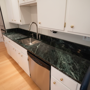 Losas de Porcelana con Aspecto de Ónix Verde Araña de Acabado Natural, Impermeables, de Gran Formato para Pisos de Áreas de Comedor Interiores/Exteriores de Villas - Product Image 1