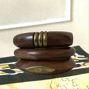 Bracelets en bois faits à la main avec des éléments en laiton, lot de 3 bracelets fabriqués en Inde à prix avantageux, vente en gros. - Product Image 3