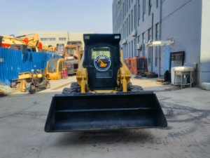 Chargeuse compacte sur pneus Caterpillar Cat 246D d'occasion, 95% neuve, 4x4, petit modèle, prix abordable - Product Image 3